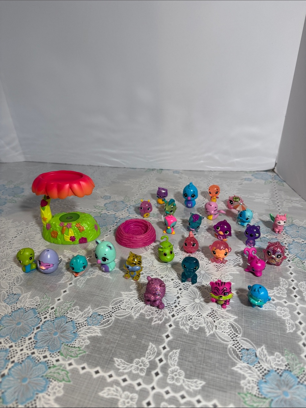 Hatchimals CollEGGtibles 30 Assorted Mini Figures Spin Master
